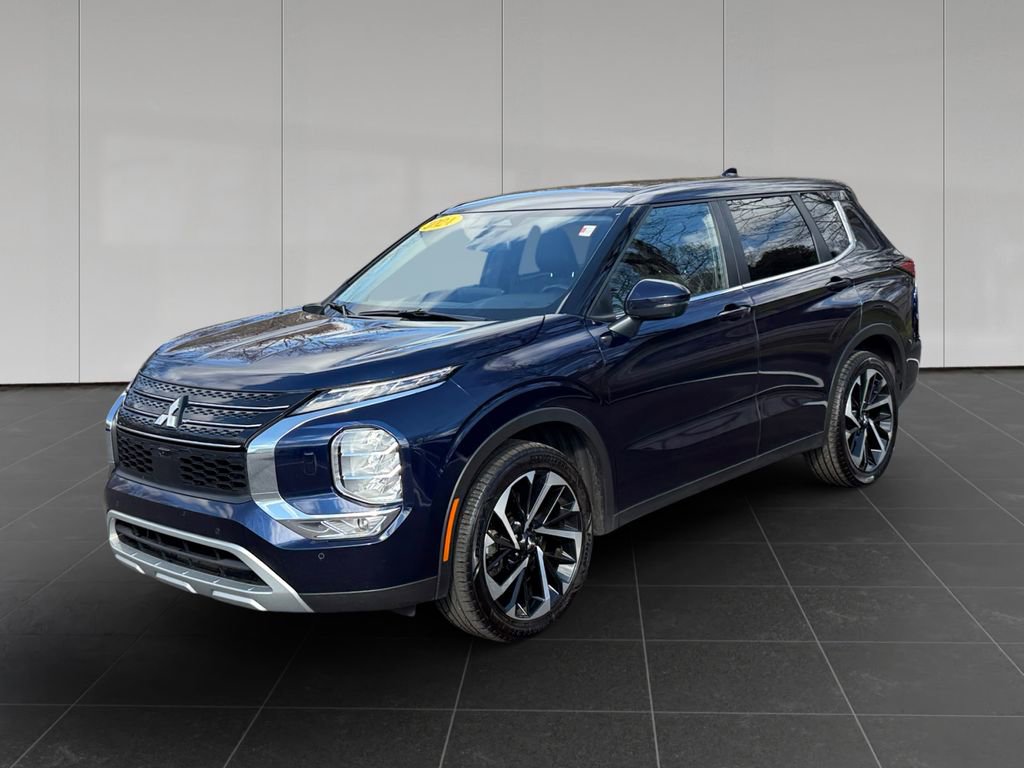 Used 2024 Mitsubishi Outlander SE Black Edition image 1