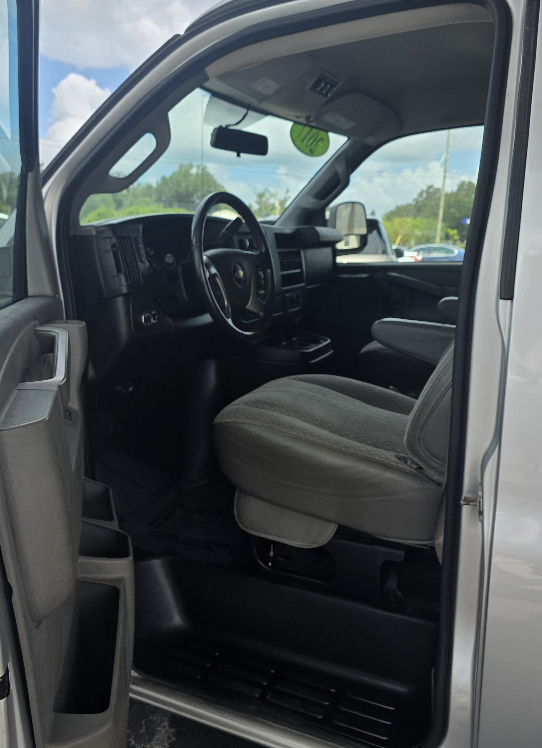 Used 2017 Chevrolet Express 2500 LS RWD image 12