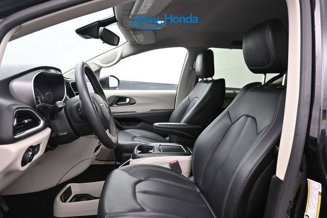 Used 2023 Chrysler Pacifica Touring-L FWD image 15