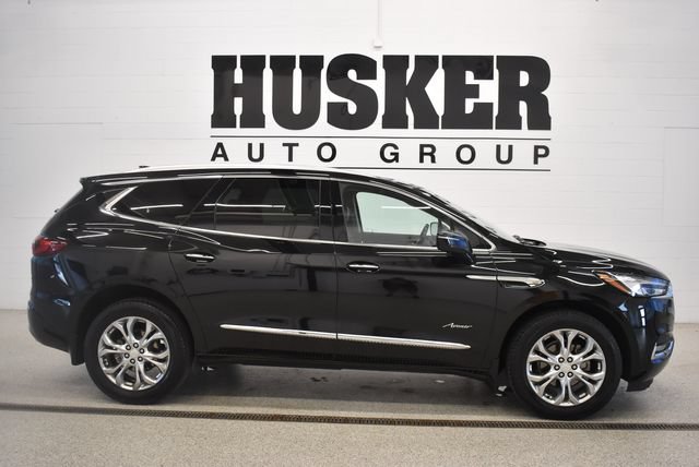 Used 2020 Buick Enclave Avenir w/ Avenir Technology Package AWD/4WD image 2