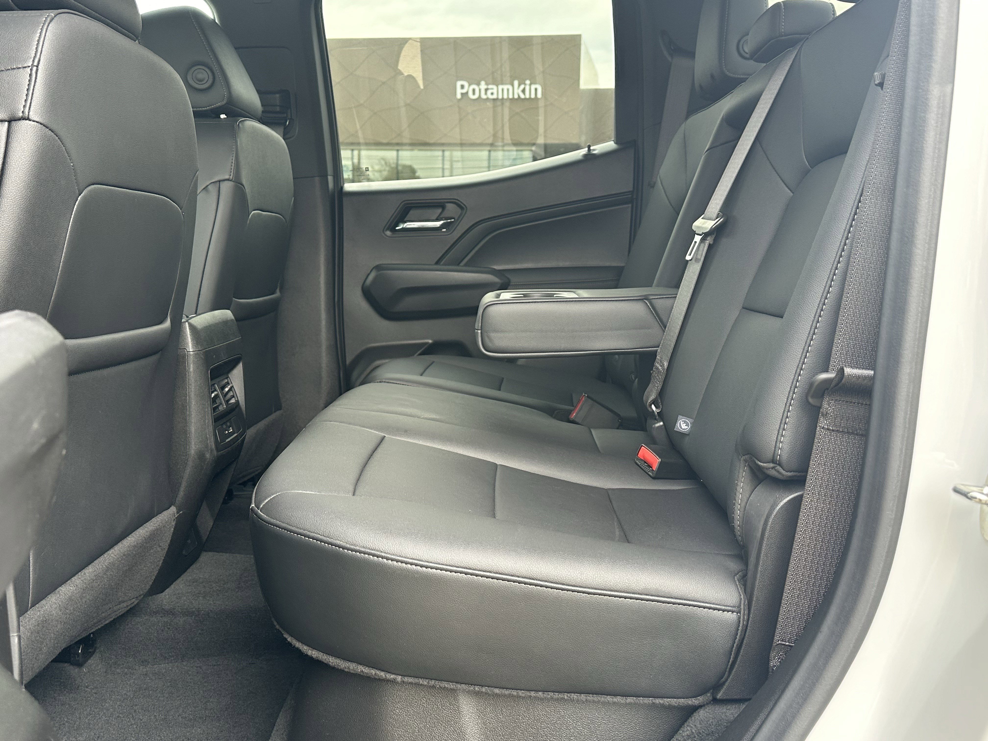 Used 2024 Chevrolet Colorado LT w/ LT Convenience Package III image 22