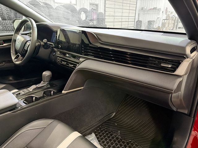 Used 2025 Toyota Camry SE image 12