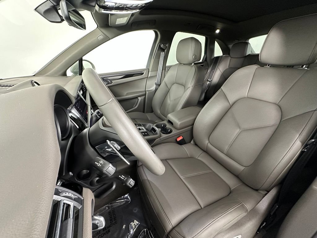 Certified 2026 Porsche Macan Turbo AWD/4WD image 5