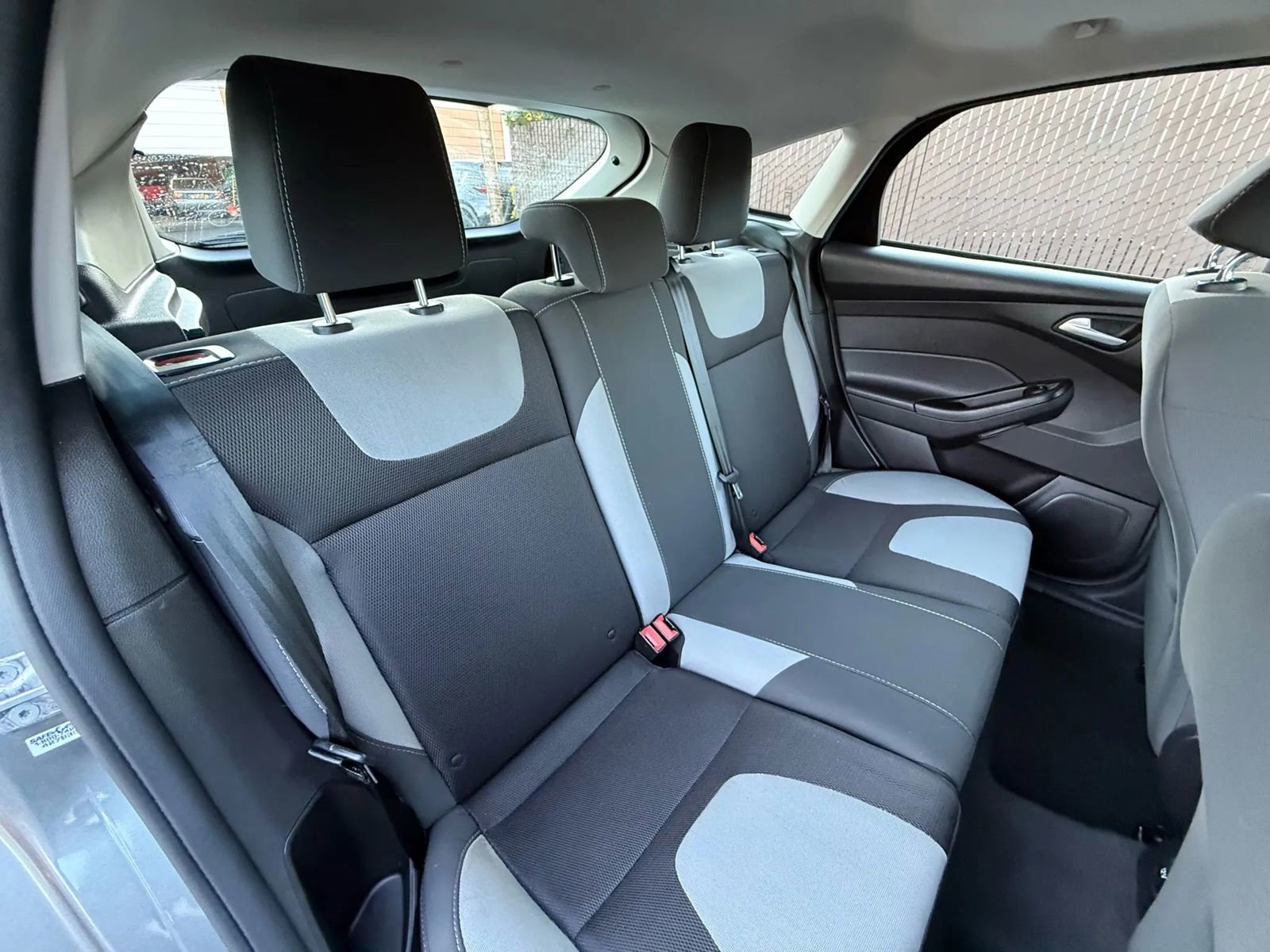 Used 2014 Ford Focus SE w/ SE Sport Package image 24