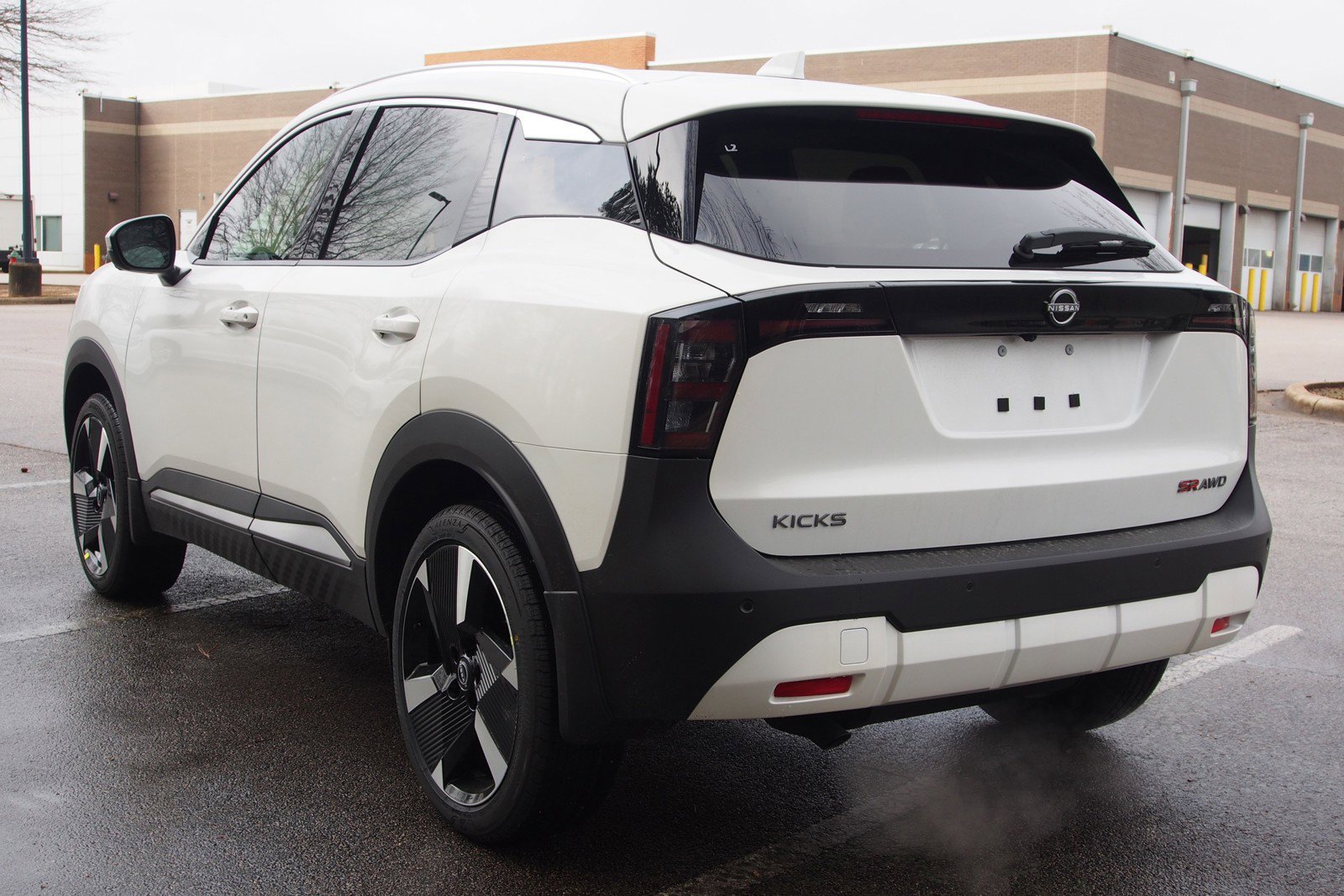 Used 2025 Nissan Kicks SR image 5