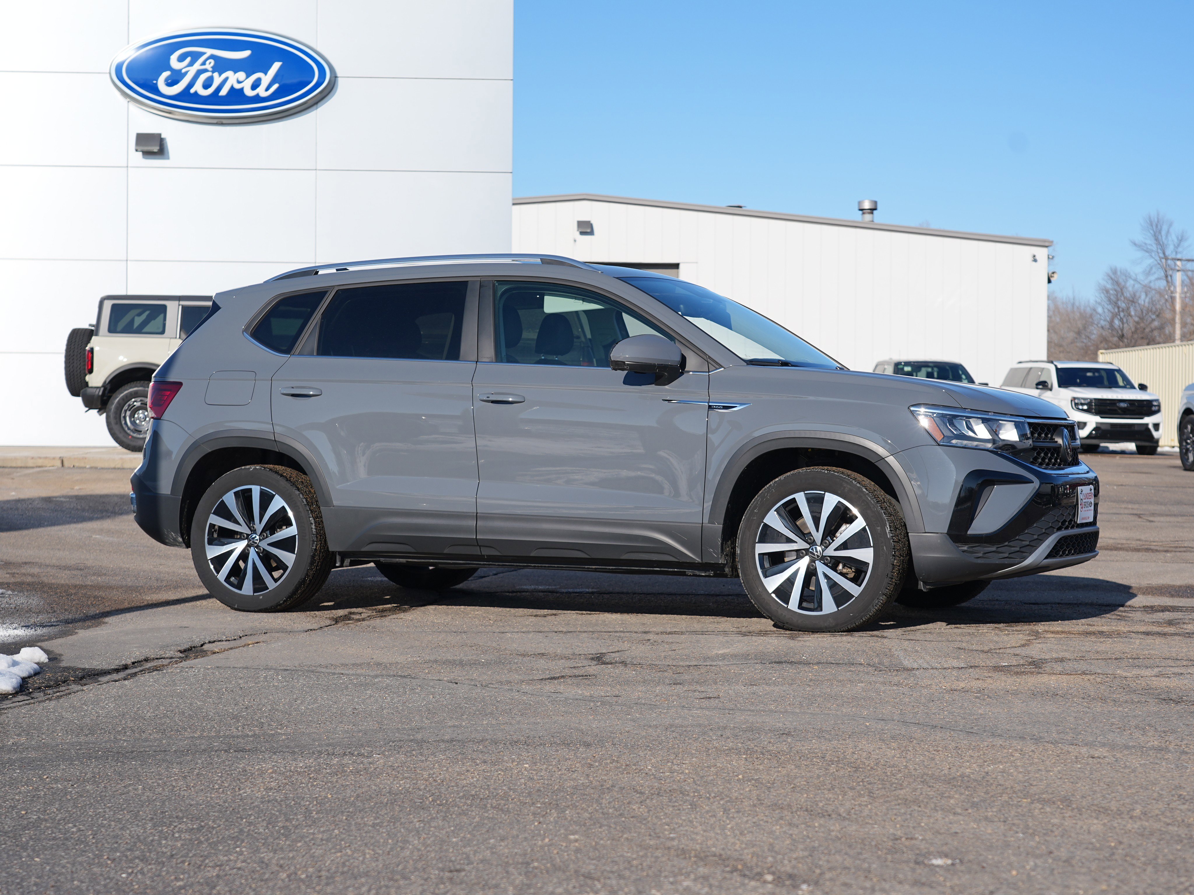 Used 2023 Volkswagen Taos SE image 2