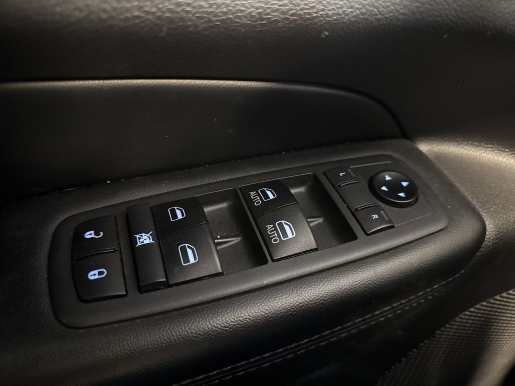 Used 2019 Jeep Grand Cherokee Limited w/ Luxury Group II image 16