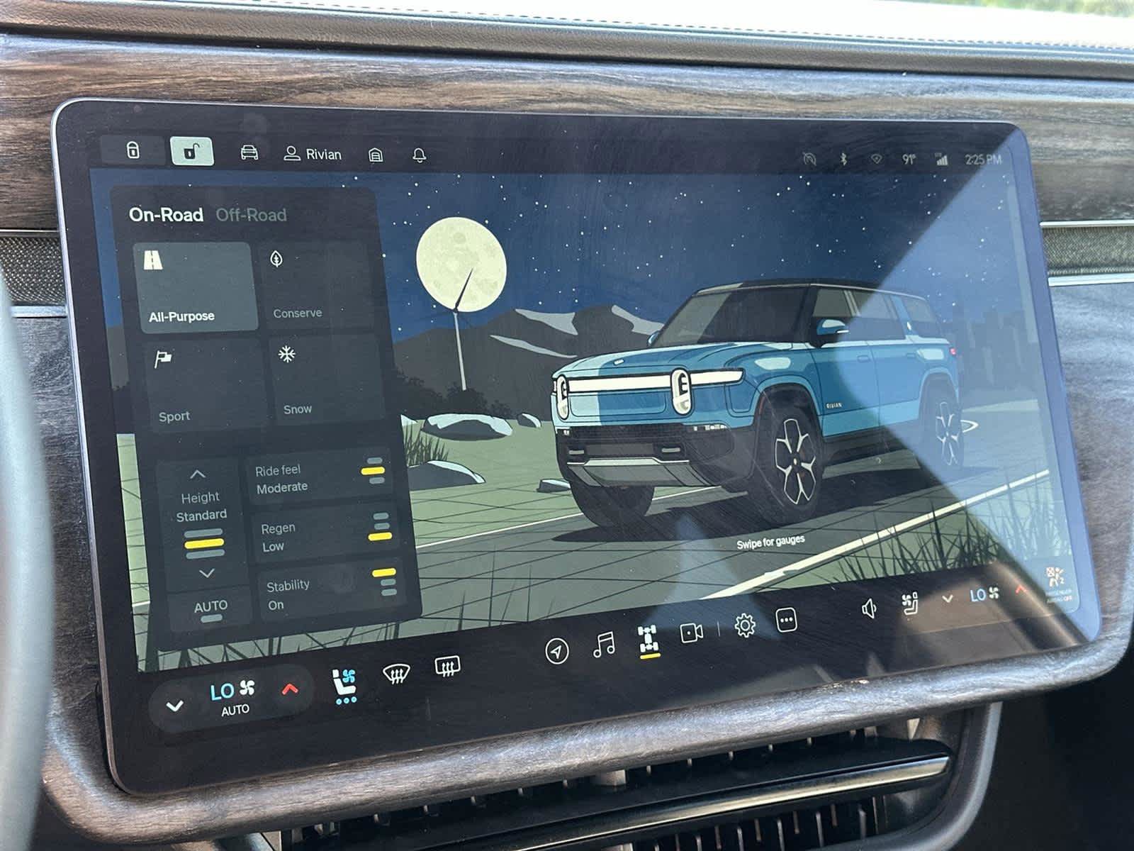 Used 2023 Rivian R1S Adventure image 27