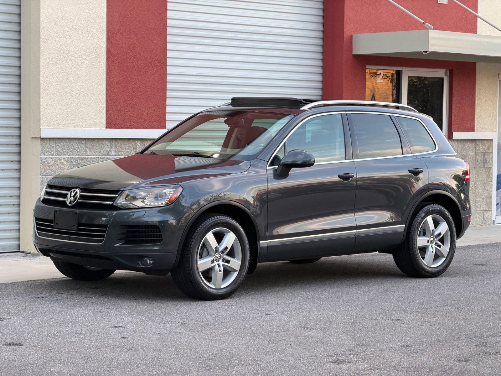 Used 2012 Volkswagen Touareg Sport AWD/4WD image 16