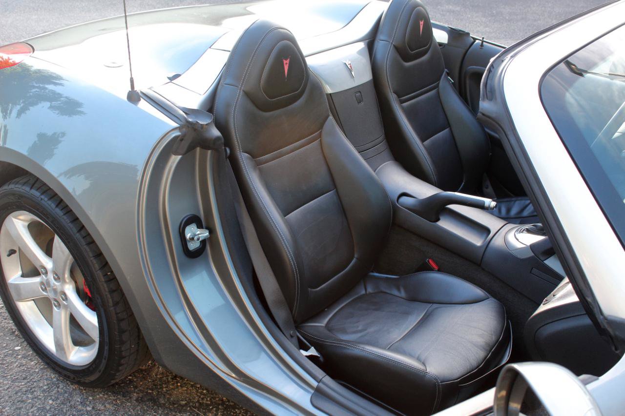 Used 2007 Pontiac Solstice Convertible w/ Premium Package RWD image 39