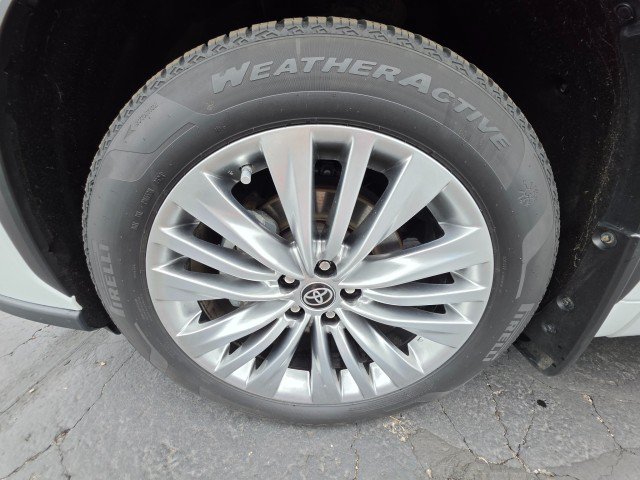 Used 2023 Toyota Highlander Platinum AWD/4WD image 10