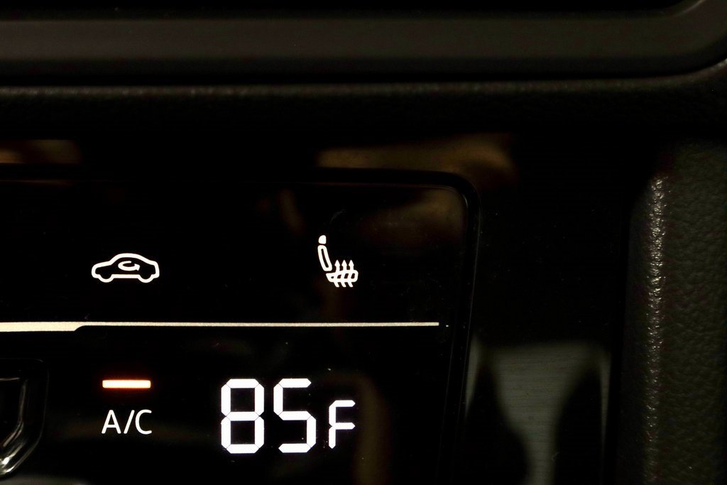 Used 2025 Volkswagen Jetta SE image 4