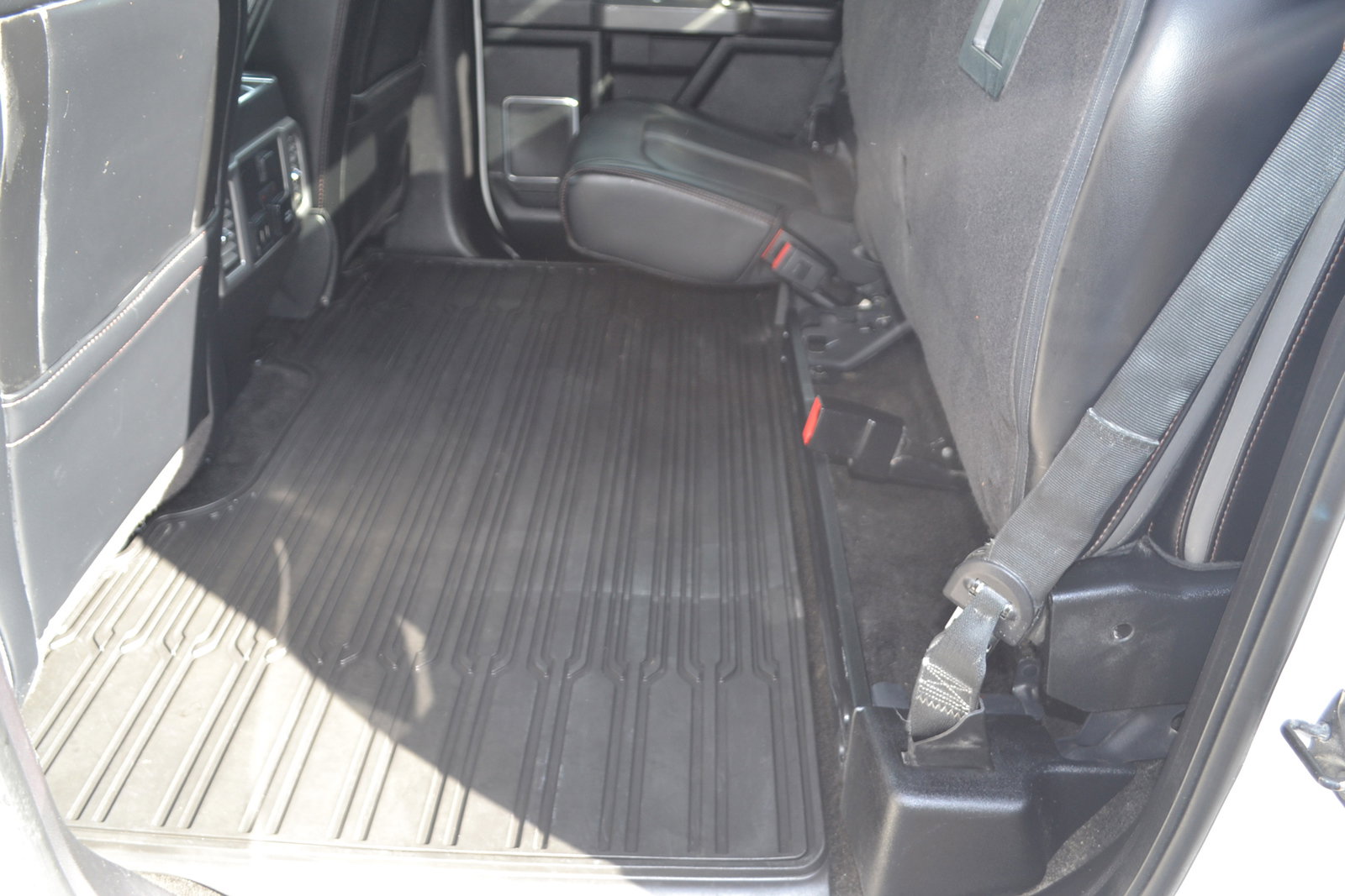 Used 2018 Ford F150 Platinum w/ Equipment Group 701A Luxury image 10