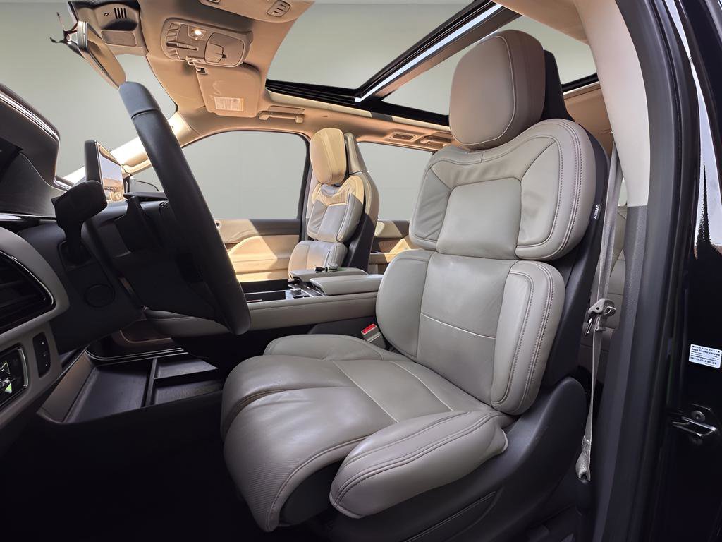 Used 2024 Lincoln Navigator L Reserve AWD/4WD image 11