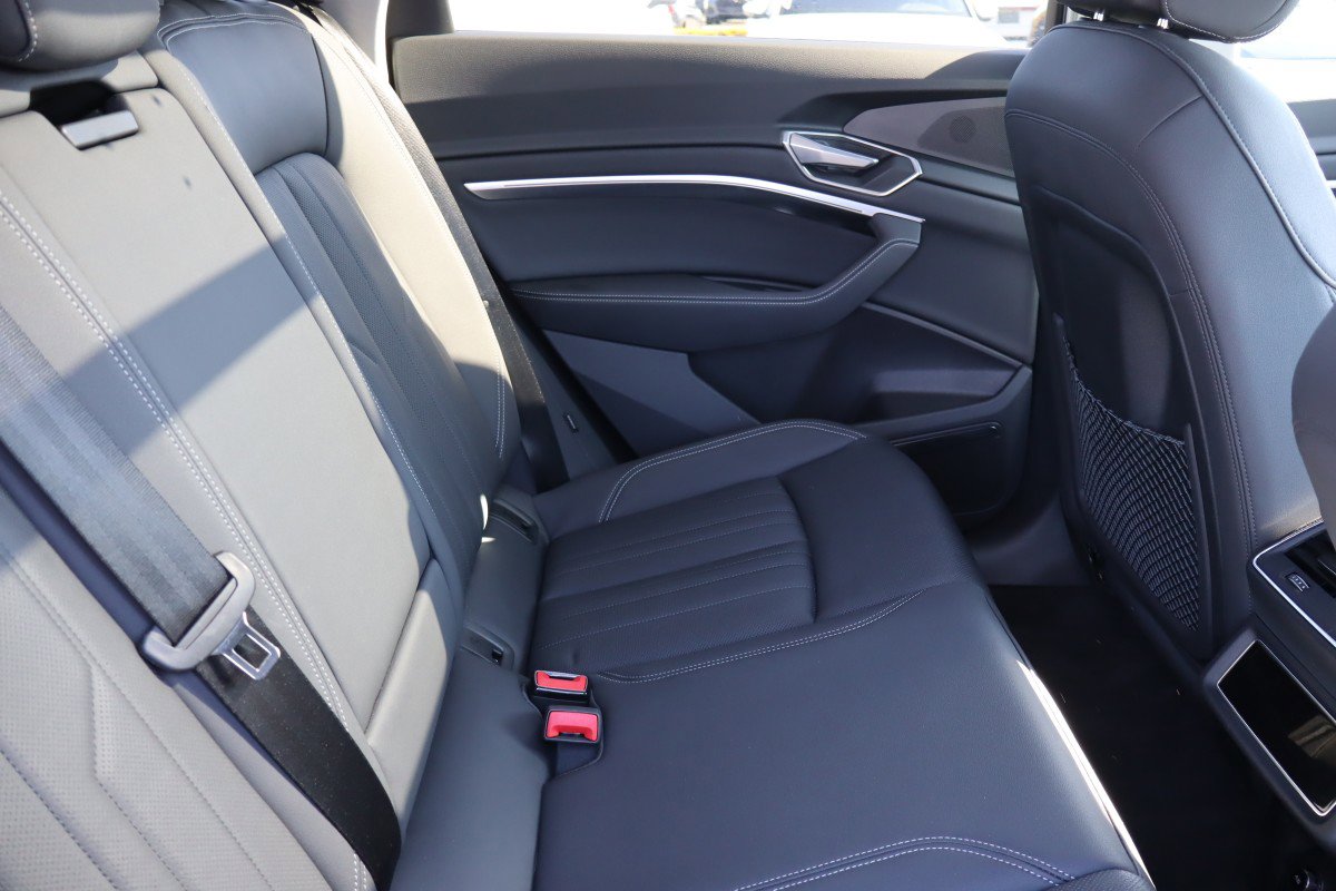 Used 2021 Audi e-tron Premium Plus w/ Premium Plus Package image 15