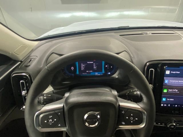 Used 2025 Volvo XC40 B5 Core image 13