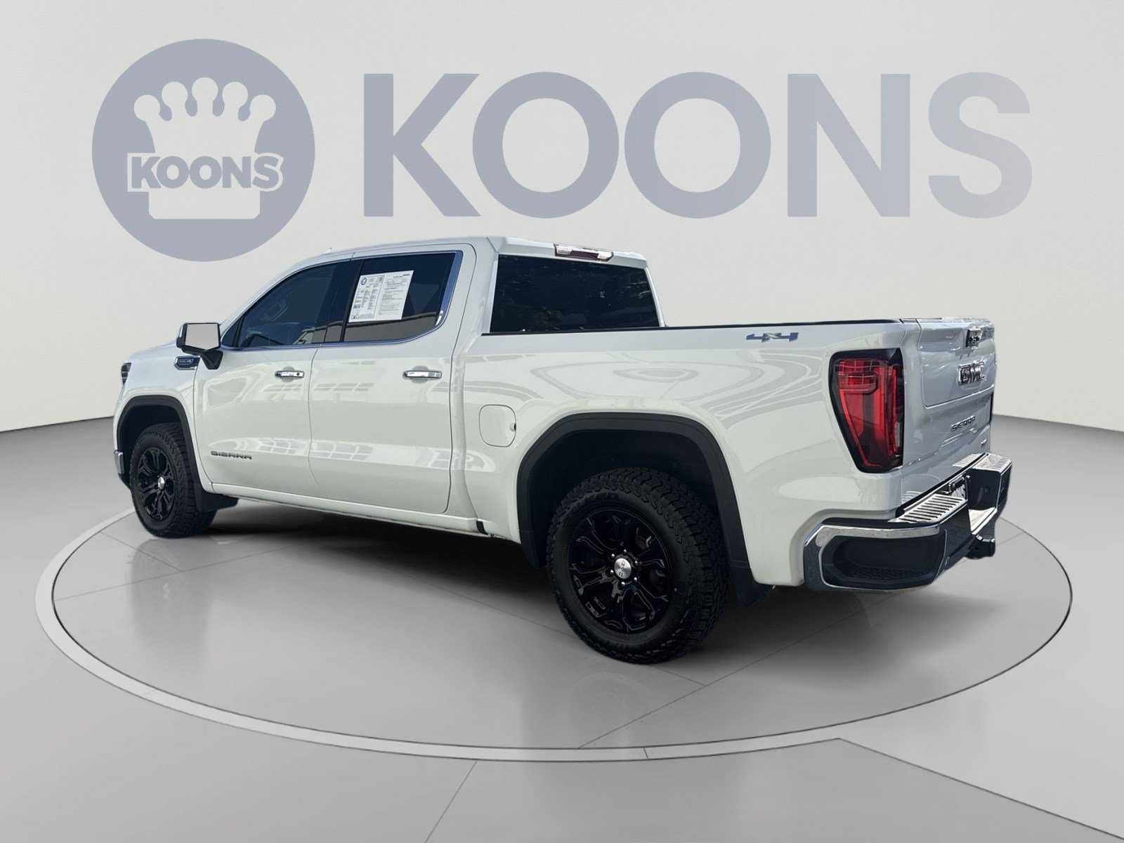 Used 2025 GMC Sierra 1500 SLT AWD/4WD image 4