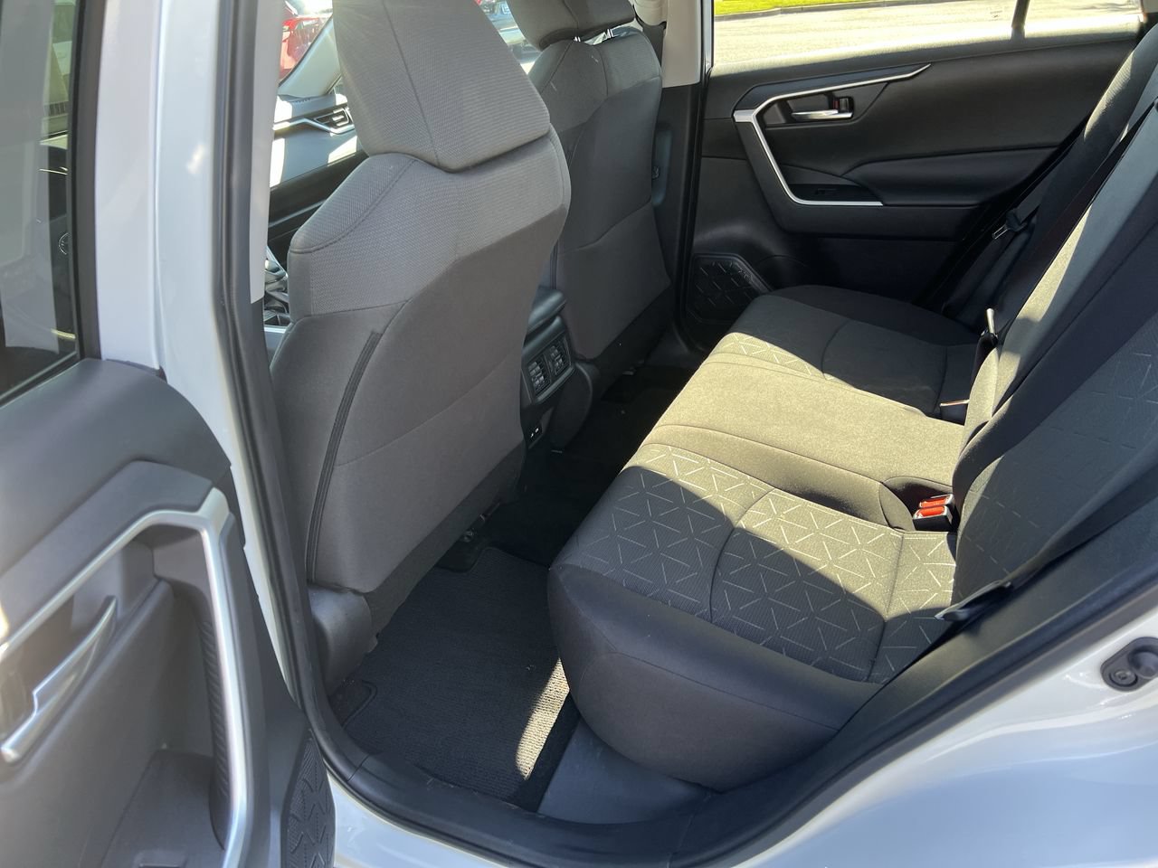Used 2021 Toyota RAV4 XLE w/ Convenience Package FWD image 33