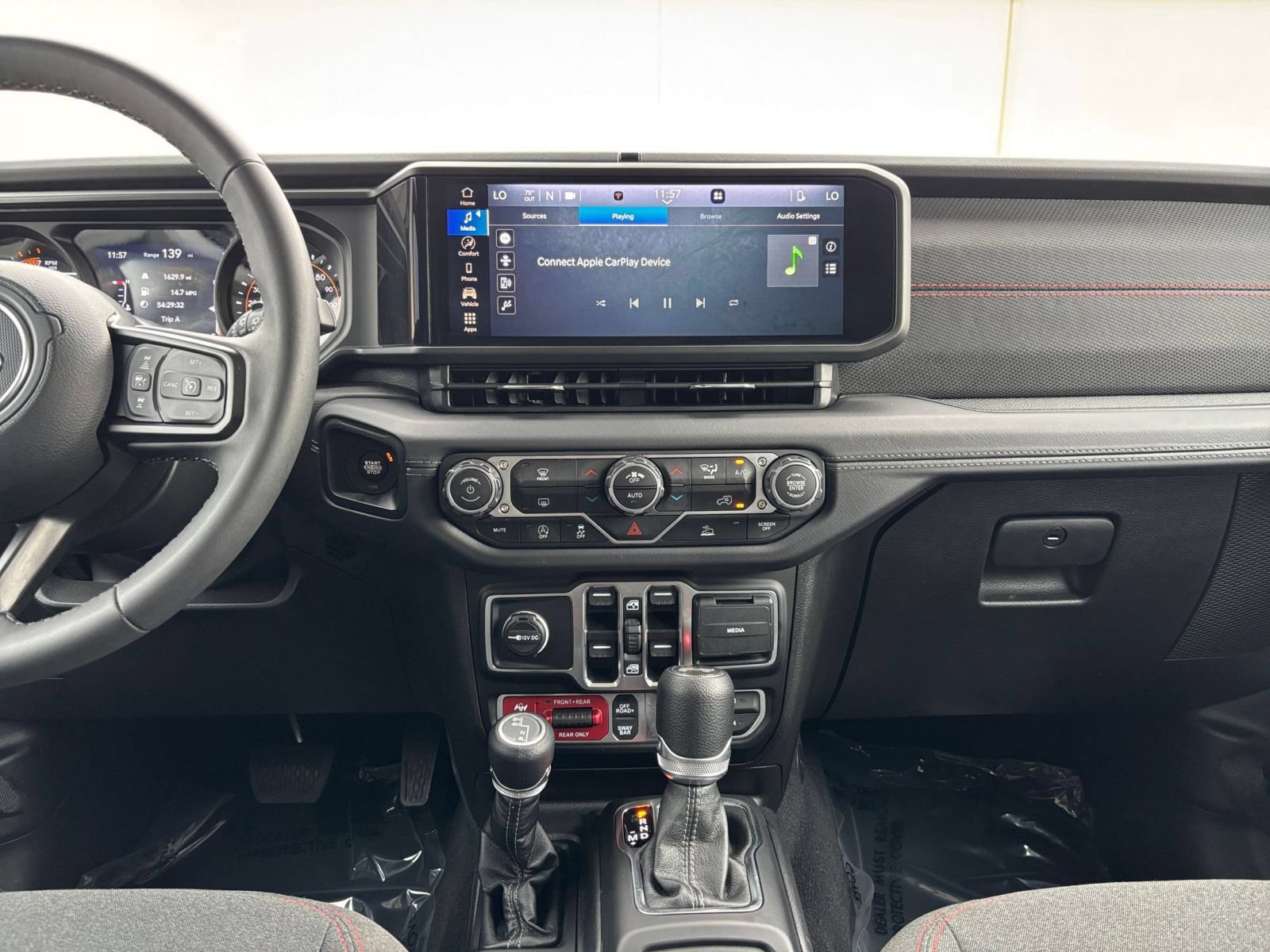 Used 2025 Jeep Wrangler Unlimited Rubicon AWD/4WD image 16