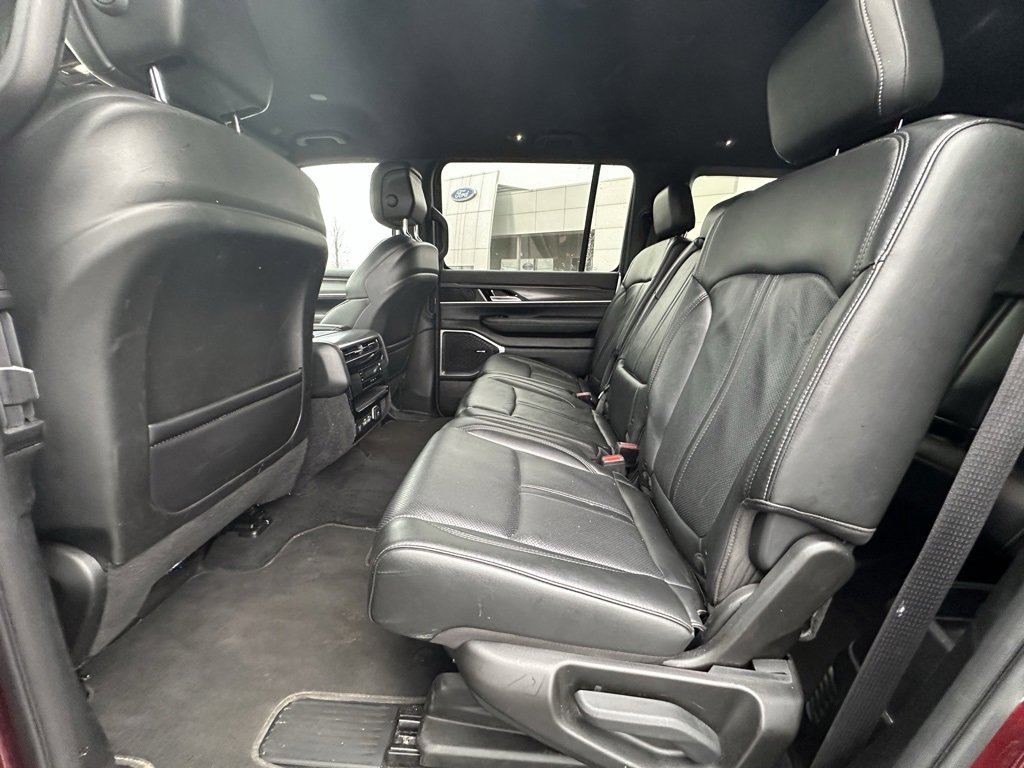 Used 2023 Jeep Wagoneer L Series II image 15