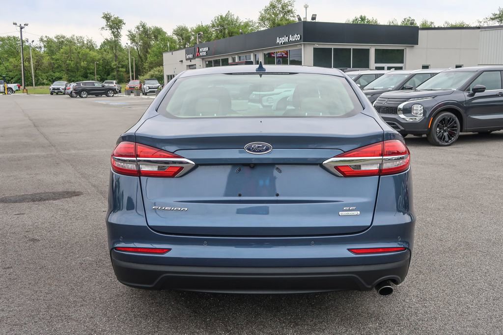 Used 2019 Ford Fusion SE FWD image 11