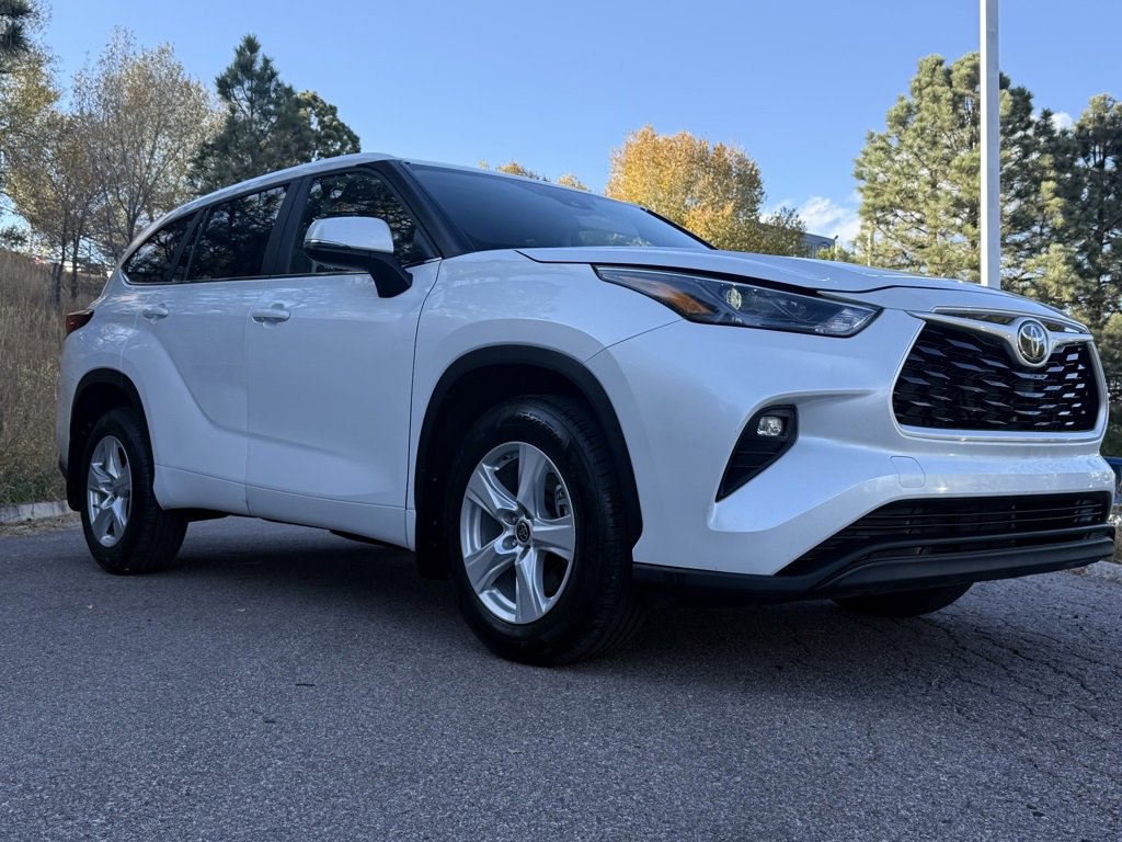 Used 2023 Toyota Highlander LE image 1