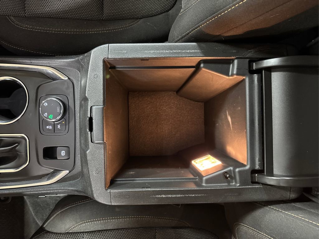 Used 2021 Chevrolet Traverse LT image 21