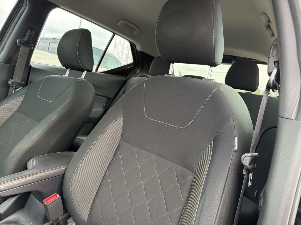 Used 2020 Nissan Kicks SV image 15