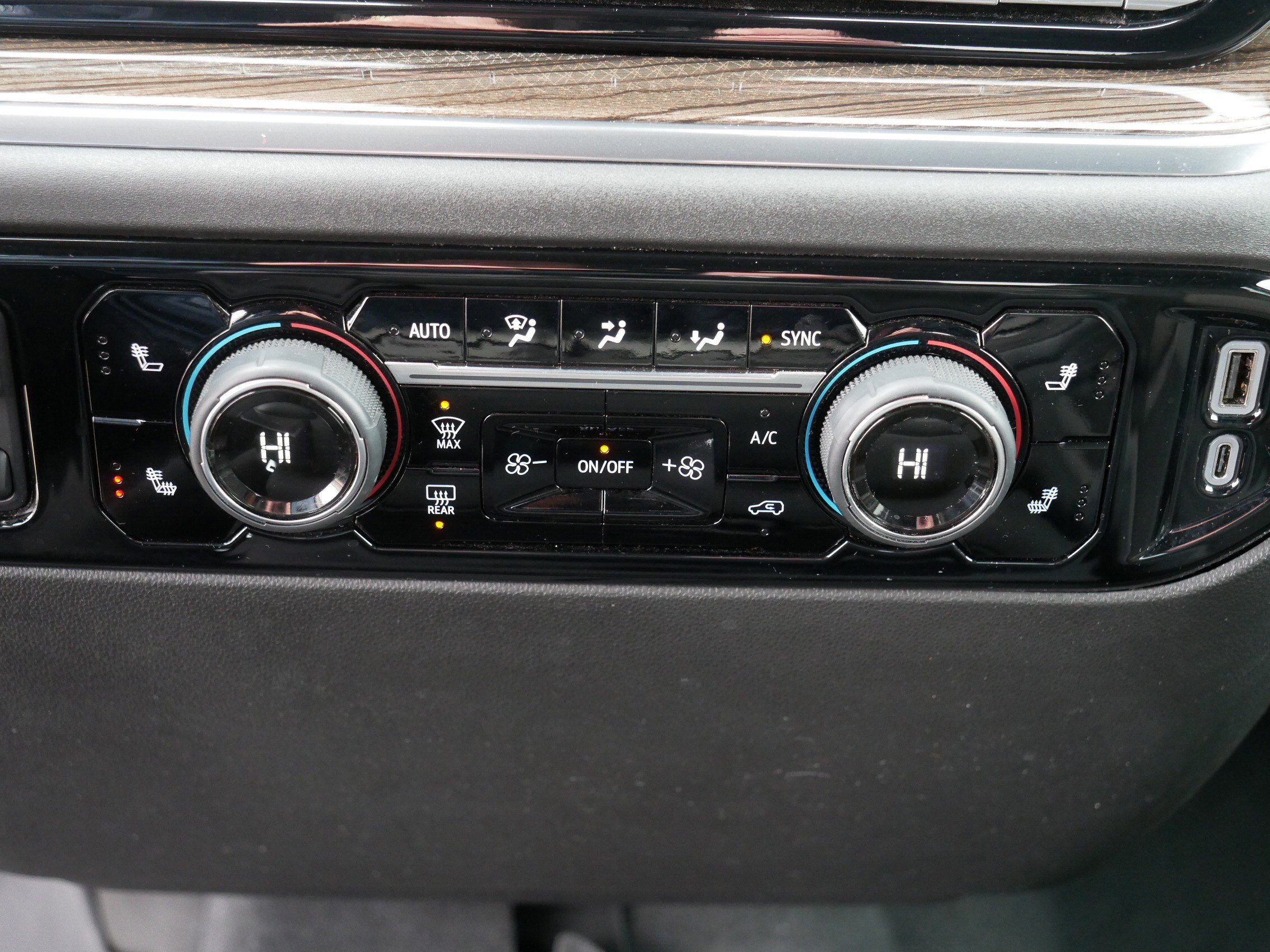 Used 2024 Chevrolet Silverado 1500 RST image 23