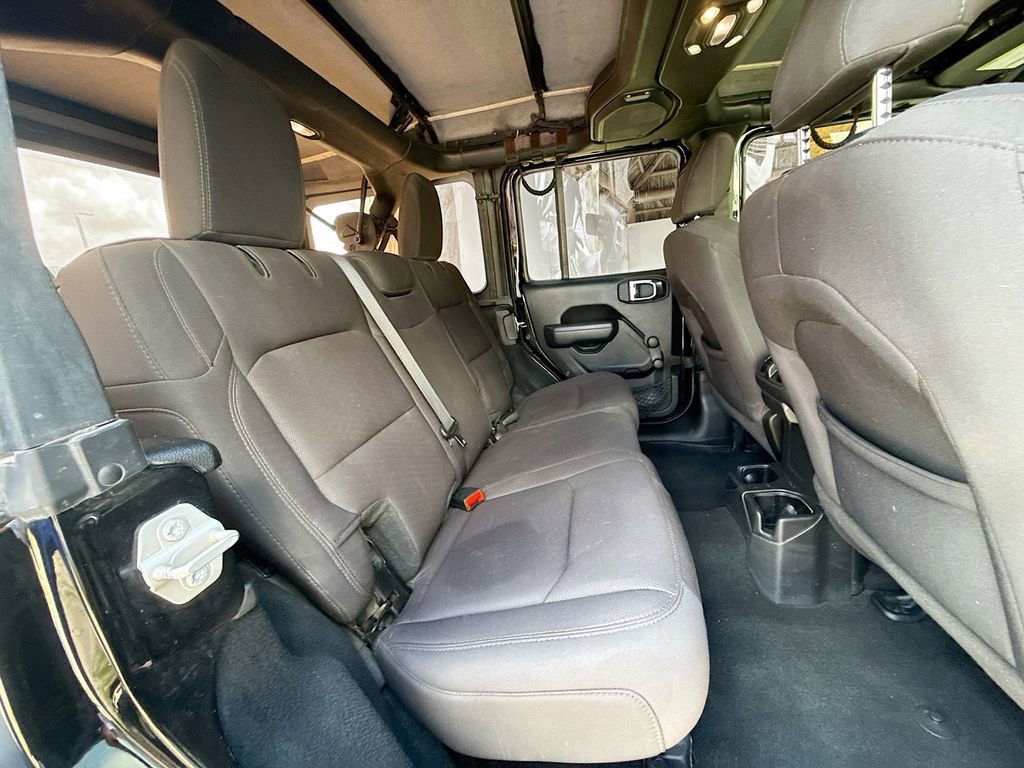 Used 2022 Jeep Wrangler Unlimited Sport image 31