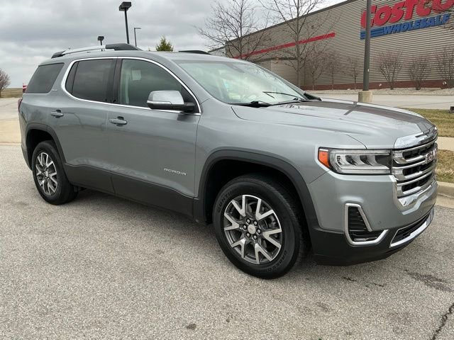 Used 2023 GMC Acadia SLE w/ Driver Convenience Package image 2