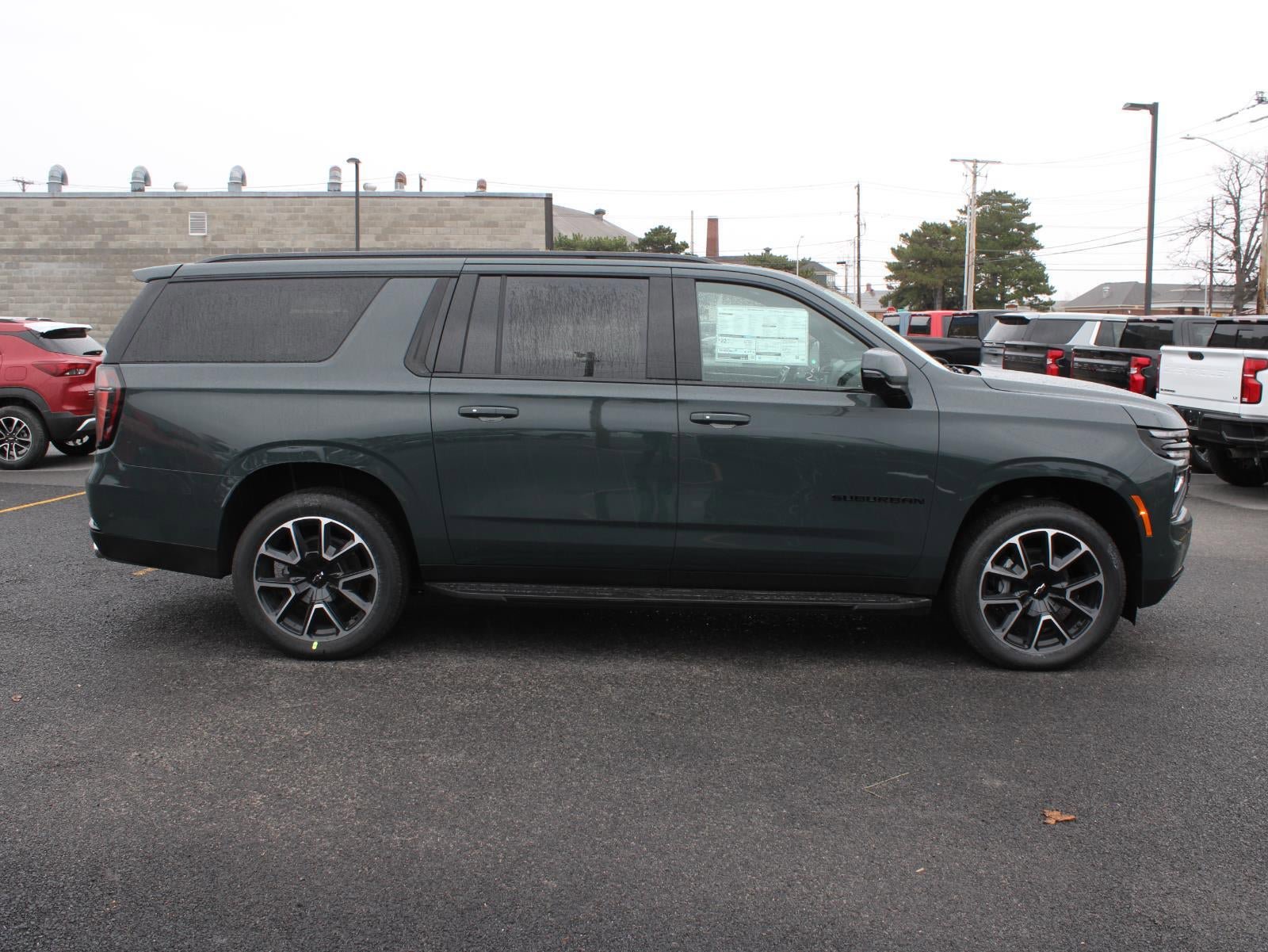 New 2026 Chevrolet Suburban RST w/ RST Capability Package AWD/4WD image 4