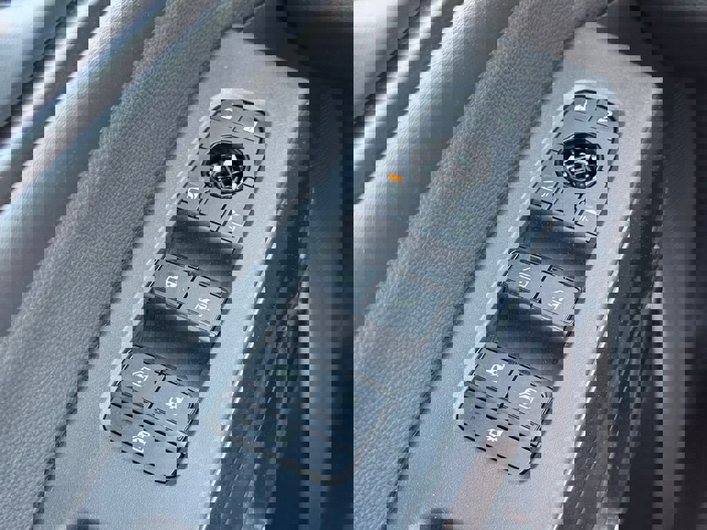 Used 2024 Nissan Pathfinder SV image 27