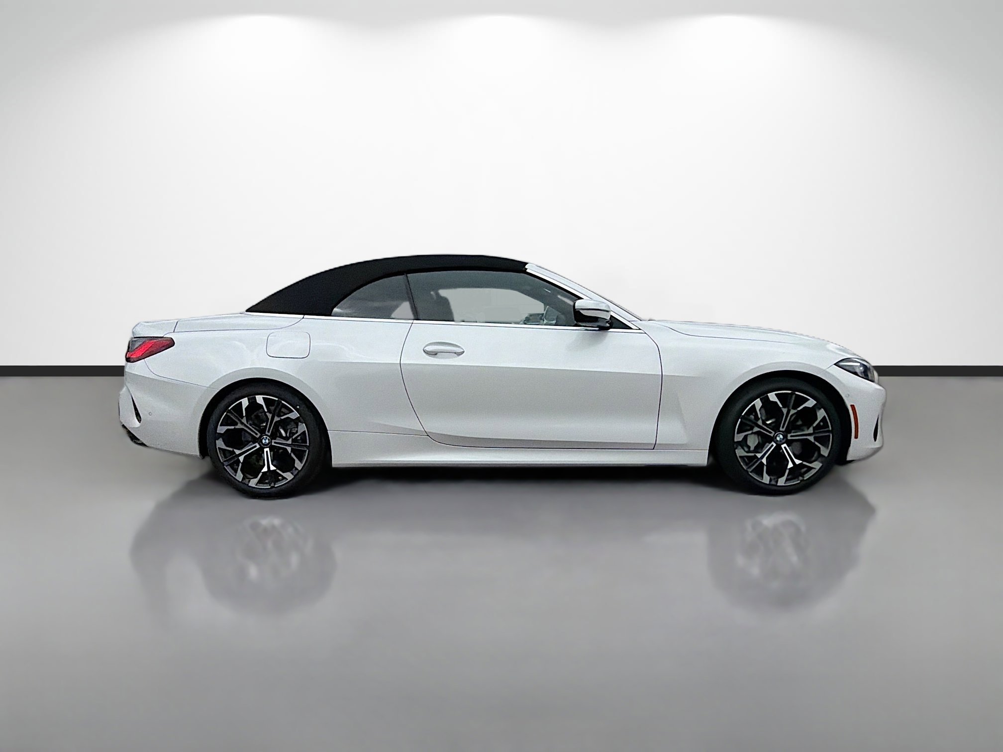 Used 2026 BMW 430i Convertible image 2