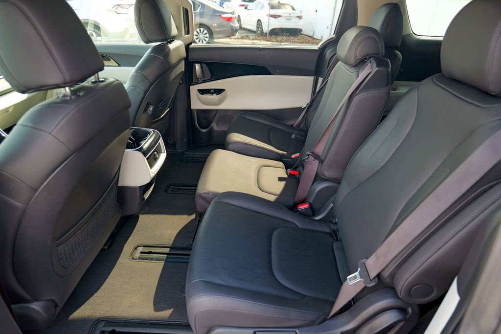 Used 2024 Kia Carnival EX image 26