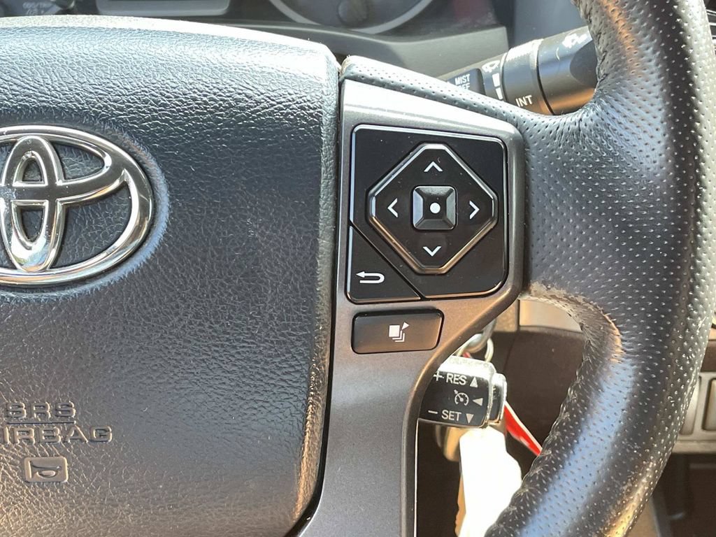 Used 2017 Toyota Tacoma TRD Off-Road w/ Premium & Technology Package AWD/4WD image 29