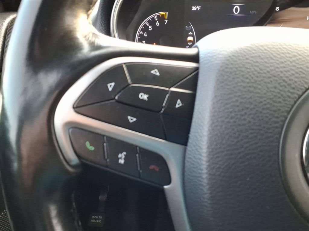 Used 2021 Jeep Grand Cherokee Laredo X image 19