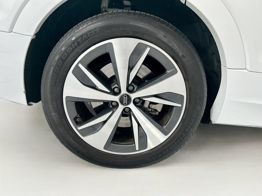 Certified 2024 Audi Q8 e-tron Premium Plus w/ Premium Plus Package AWD/4WD image 32