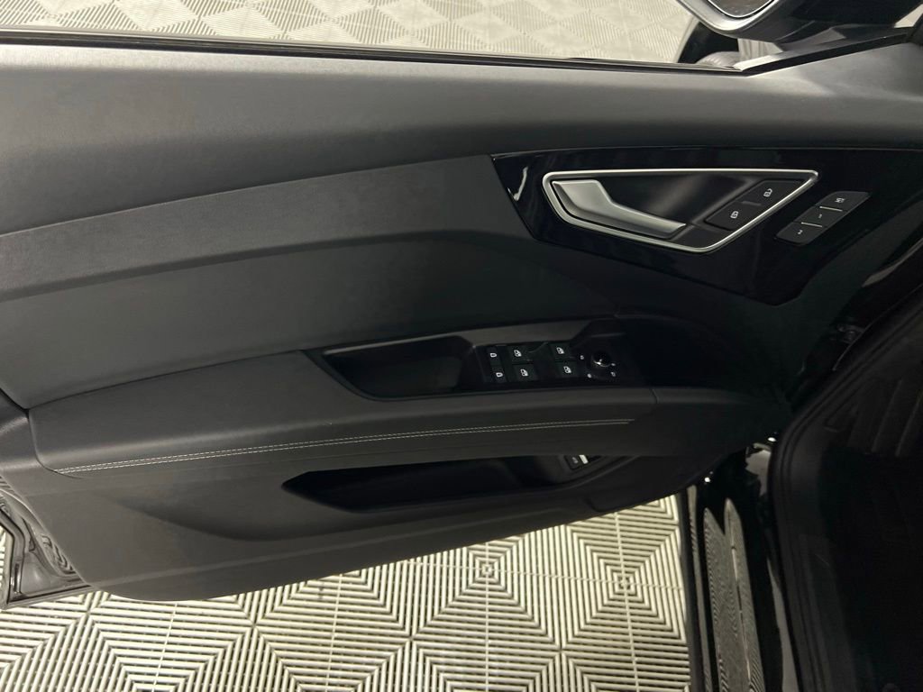 Used 2024 Audi Q4 e-tron Premium Plus w/ Premium Plus image 27