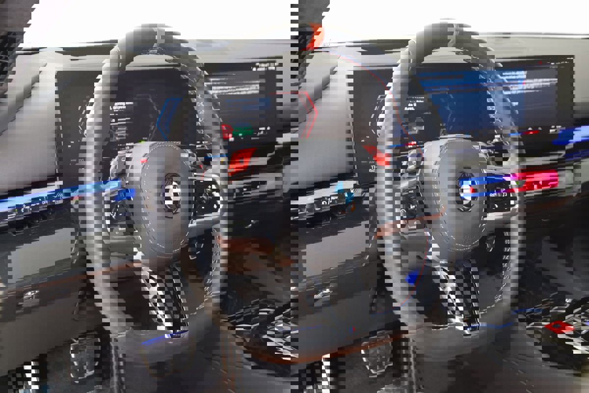 Used 2025 BMW M5 w/ Carbon Package image 6