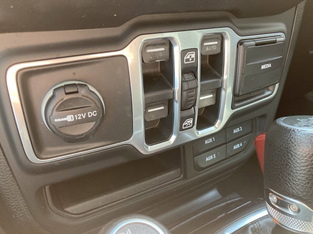 Used 2018 Jeep Wrangler Unlimited Sport S image 31