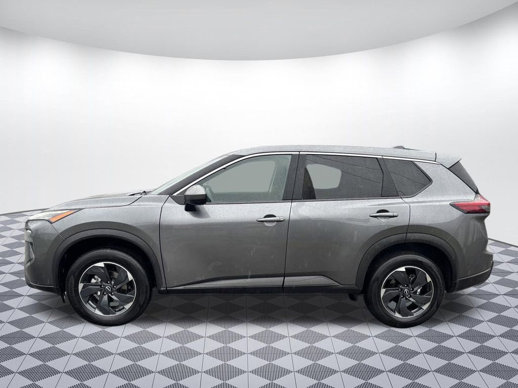 Used 2025 Nissan Rogue SV image 4