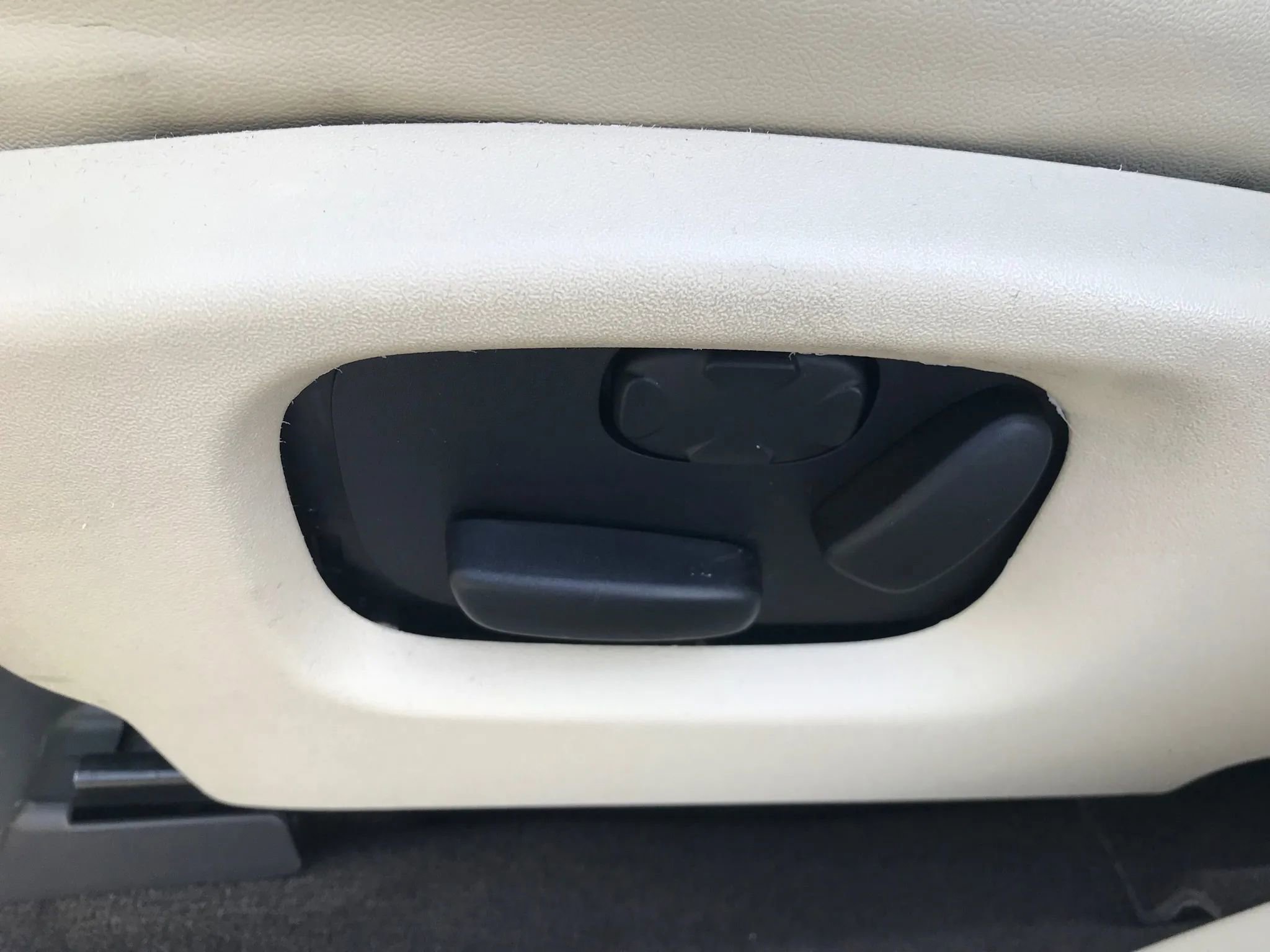 Used 2013 Lincoln MKS Sedan 4D image 14