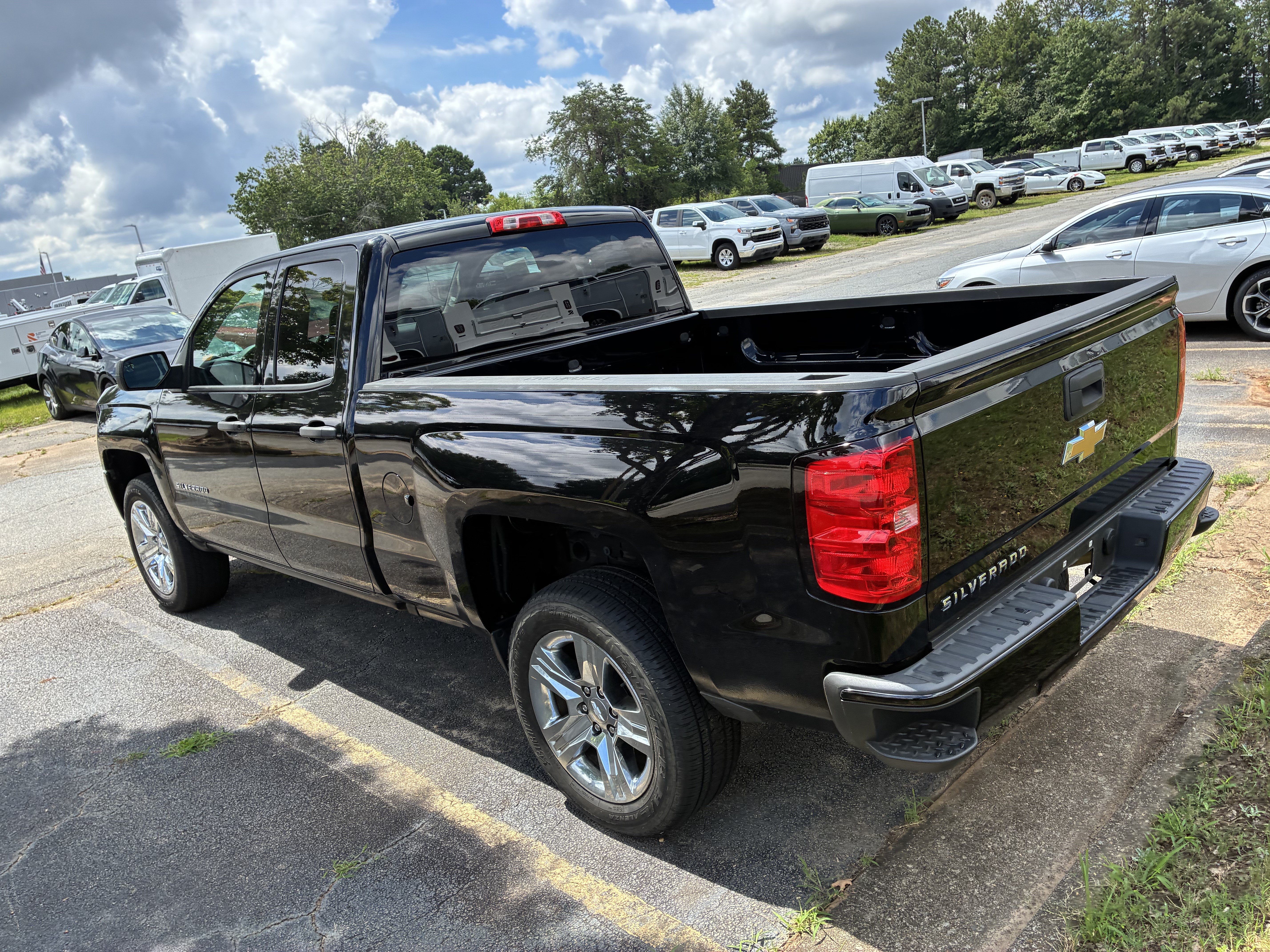 Used 2016 Chevrolet Silverado 1500 Custom w/ Custom Convenience Package RWD image 6