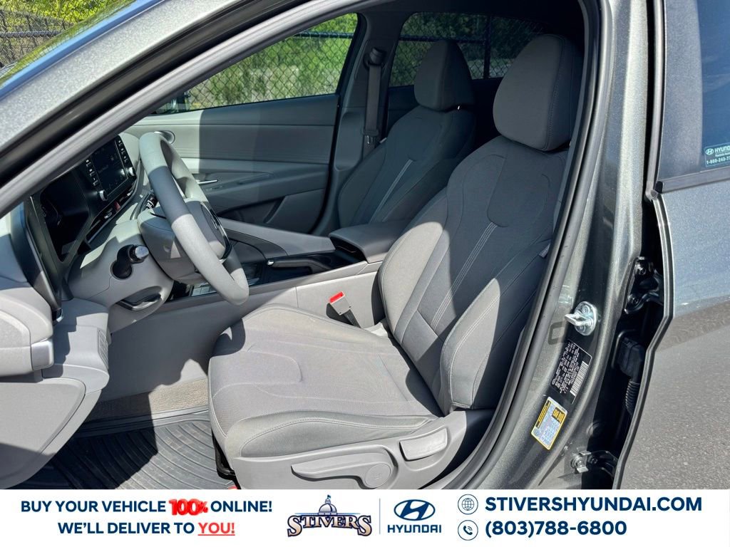 Used 2025 Hyundai Elantra SE image 15