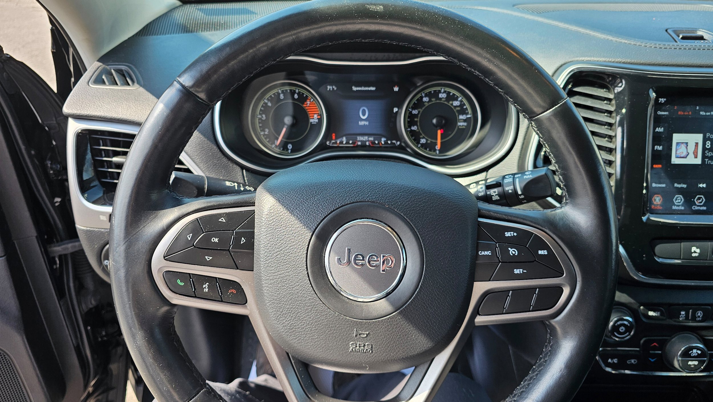 Used 2020 Jeep Cherokee Limited image 27