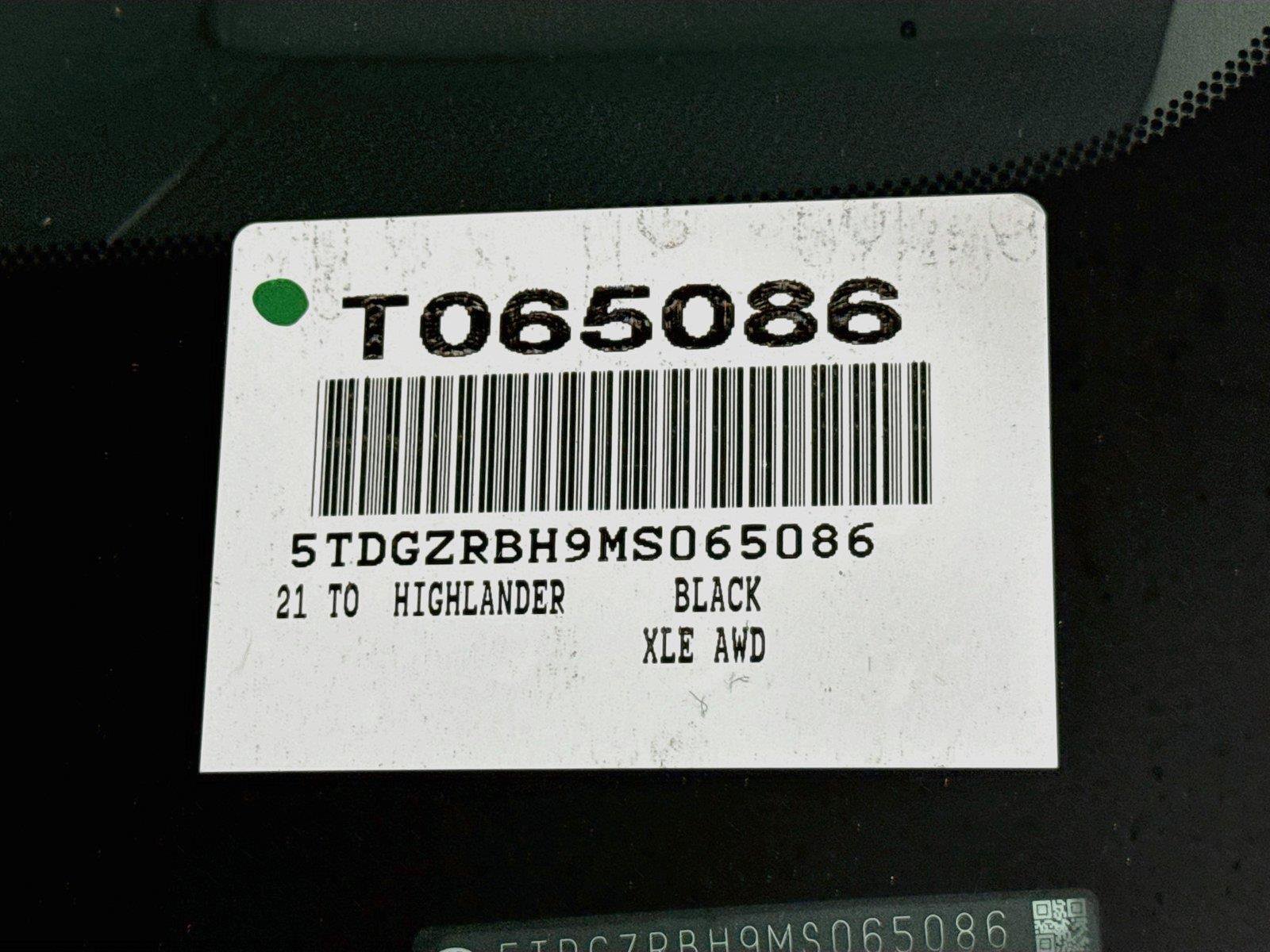 Used 2021 Toyota Highlander XLE AWD/4WD image 48