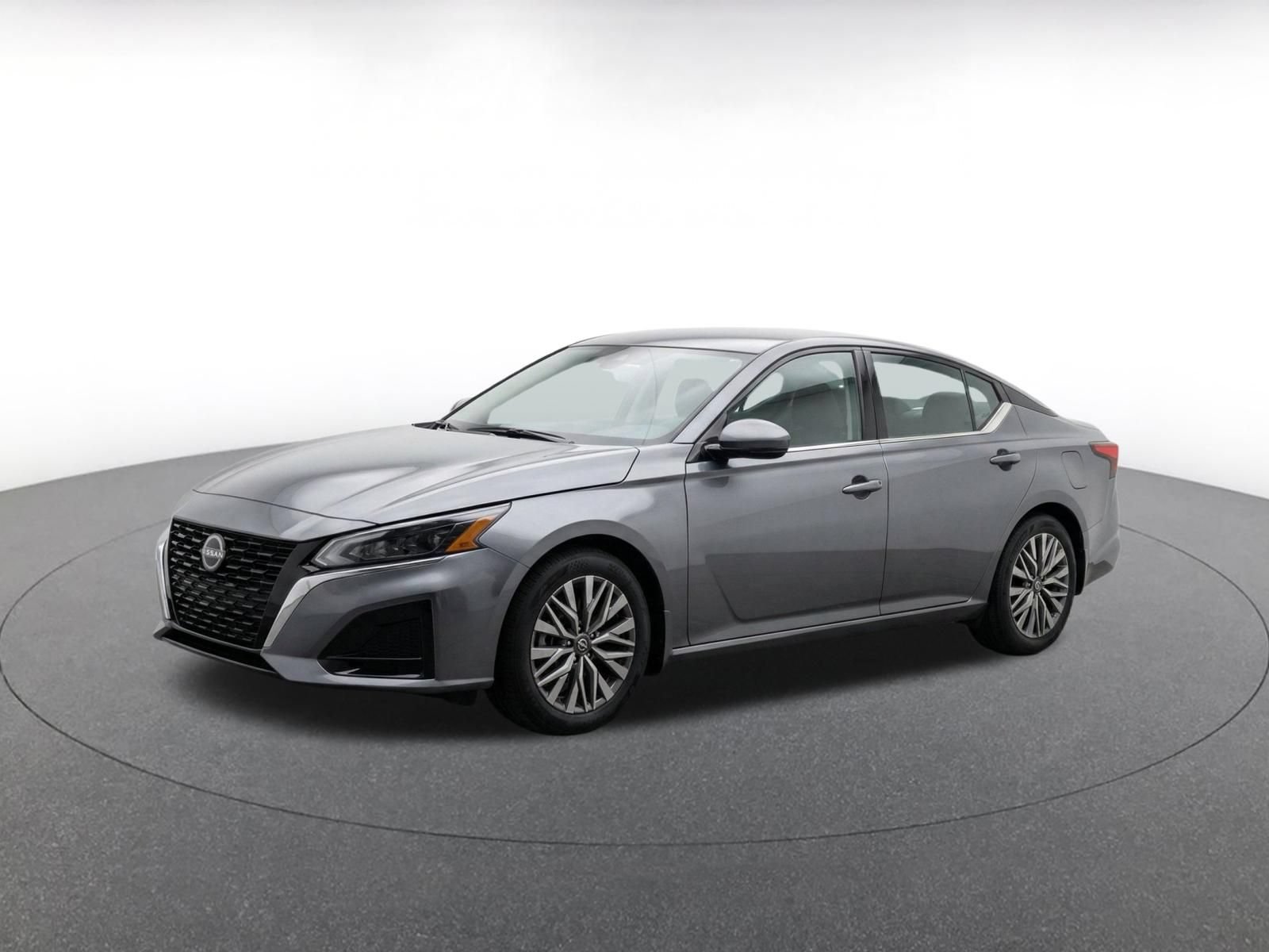 Used 2025 Nissan Altima 2.5 SV FWD image 3