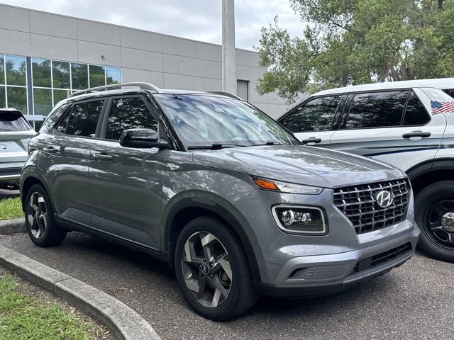Used 2022 Hyundai Venue Limited w/ Cargo Package FWD image 1