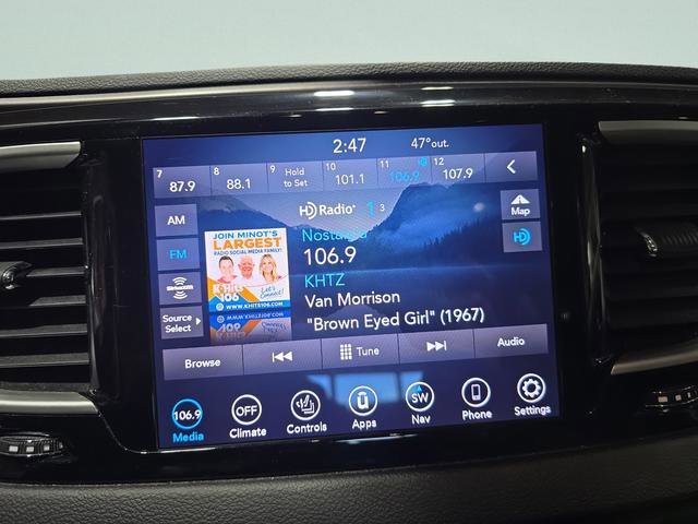 Used 2020 Chrysler Pacifica Touring-L w/ Advanced Safetytec Group FWD image 15